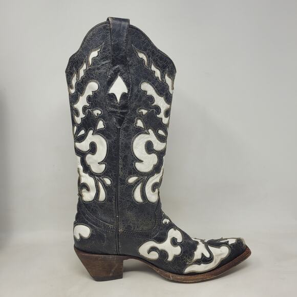 Corral Black Heeled Boots with Ornate Embroidery - Picture 6 of 14
